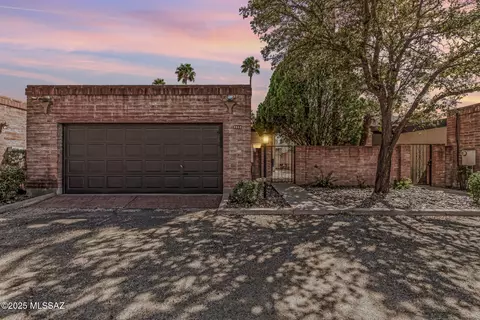 7562 E Camino De Querabi, Tucson, AZ 85715