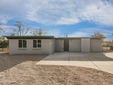 8250 E Kenyon Dr, Tucson, AZ 85710