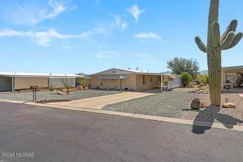 135 W Pinon Dr, Green Valley, AZ 85614