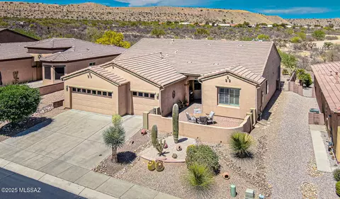 1114 W Bosch Dr, Green Valley, AZ 85614