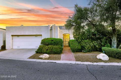 2523 E Forgeus Pl, Tucson, AZ 85716