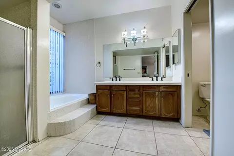 Bath - 2523 E Forgeus Pl, Tucson, AZ 85716 photo 2 of 3