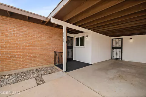 9024 E Chickamauga St, Tucson, AZ 85710 photo 3