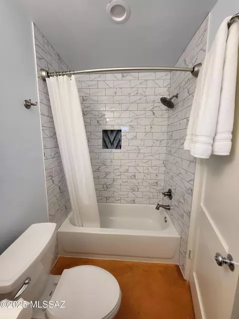 Bath - 2019 E 2nd St, Tucson, AZ 85719 photo 3 of 7