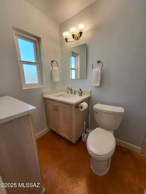 Bath - 2019 E 2nd St, Tucson, AZ 85719 photo 1 of 7