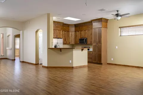 8479 N Sunny Rock Ridge Dr, Tucson, AZ 85743
