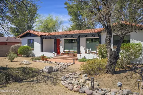 240 S Calle De La Azucena, Tucson, AZ 85711