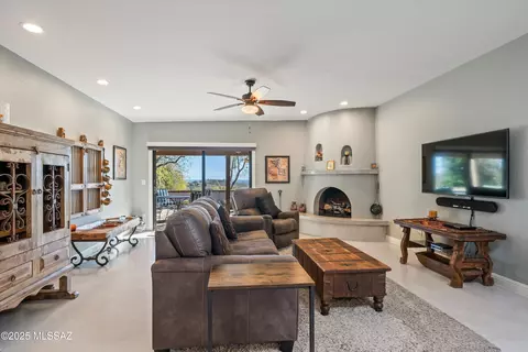 6240 E Frontier Pl, Tucson, AZ 85750 photo 2