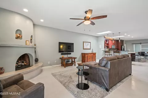 6240 E Frontier Pl, Tucson, AZ 85750