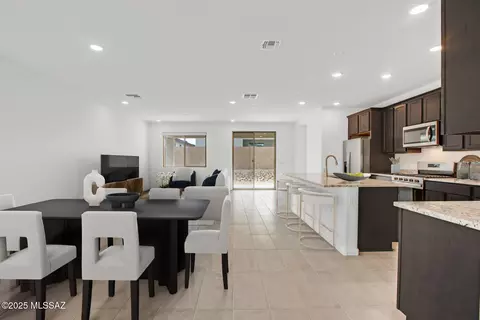 12740 E Tortoise Pointe Dr, Vail, AZ 85641