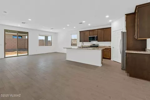 12732 E Tortoise Pointe Dr, Vail, AZ 85641