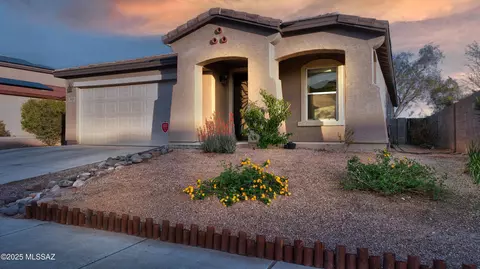 5631 W Copperhead Dr, Tucson, AZ 85742