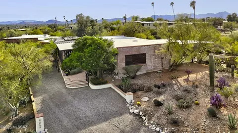4562 N Caminito De La Puerta, Tucson, AZ 85718
