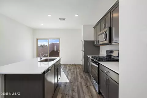 Kitchen - 7370 W Coastal Plain Way, Tucson, AZ 85757 photo 2 of 3