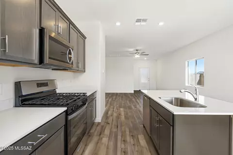 Kitchen - 7370 W Coastal Plain Way, Tucson, AZ 85757 photo 3 of 3