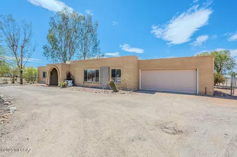 8455 N La Oesta Ave, Tucson, AZ 85704