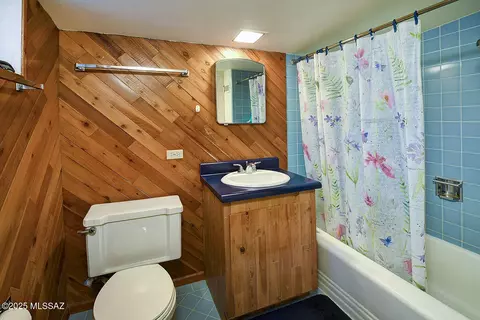 Bath - 2230 E 9th St, Tucson, AZ 85719 photo 2 of 2