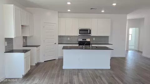 Kitchen - 14023 E Canidae Dr E, Vail, AZ 85641 photo 1 of 1