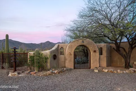 10750 W Calle Madero, Tucson, AZ 85743