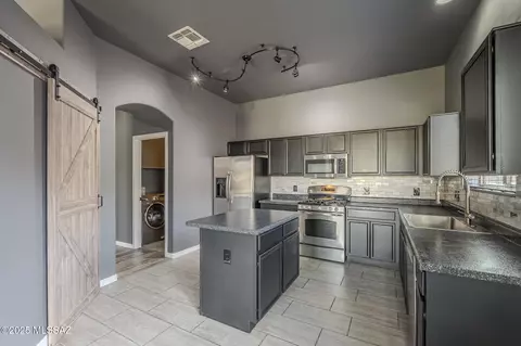 Kitchen - 593 E Painted Pueblo Dr, Vail, AZ 85641 photo 4 of 4