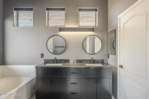 Bath - 593 E Painted Pueblo Dr, Vail, AZ 85641 photo 2 of 3