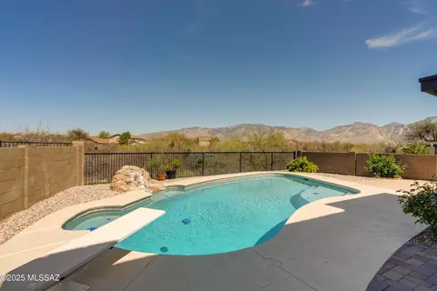 746 W Buffalo Grass Dr, Oro Valley, AZ 85755