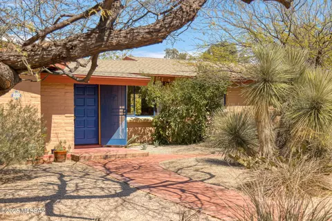 5255 E Holmes St, Tucson, AZ 85711