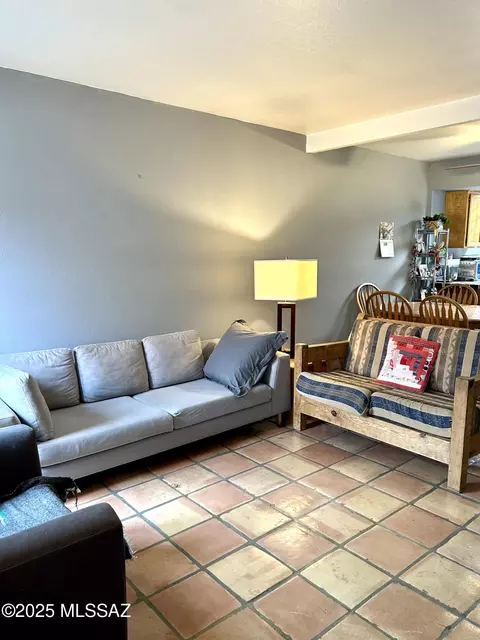 Living - 277 E Root Way, Tucson, AZ 85705 photo 2 of 3