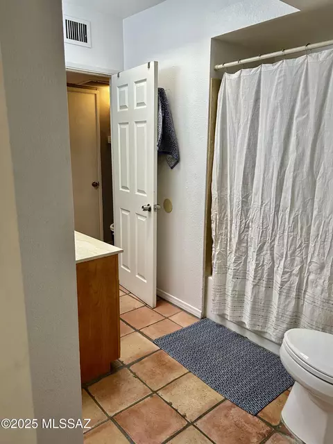 Bath - 277 E Root Way, Tucson, AZ 85705 photo 4 of 4