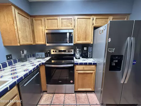 Kitchen - 277 E Root Way, Tucson, AZ 85705 photo 3 of 3