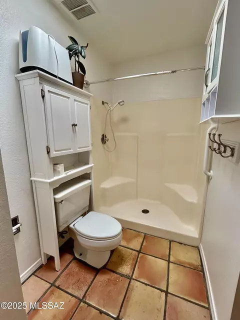 Bath - 277 E Root Way, Tucson, AZ 85705 photo 2 of 4