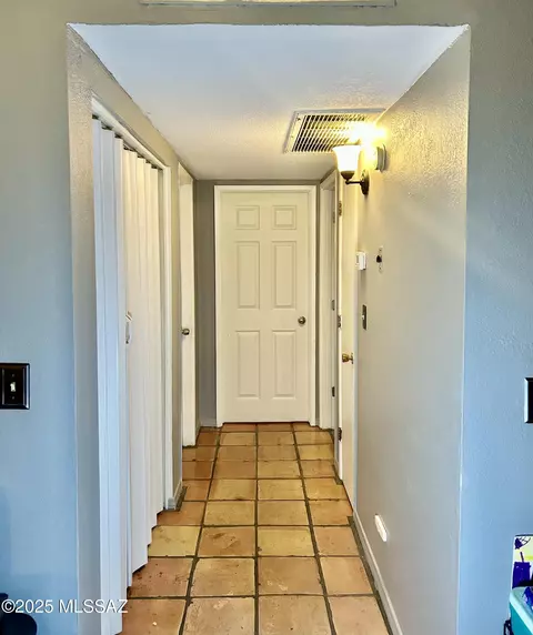 Entry Way - 277 E Root Way, Tucson, AZ 85705 photo 2 of 2