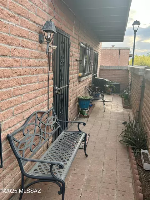 Exterior - 277 E Root Way, Tucson, AZ 85705 photo 2 of 2