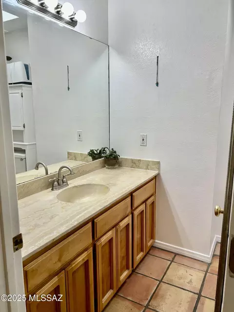 Bath - 277 E Root Way, Tucson, AZ 85705 photo 1 of 4