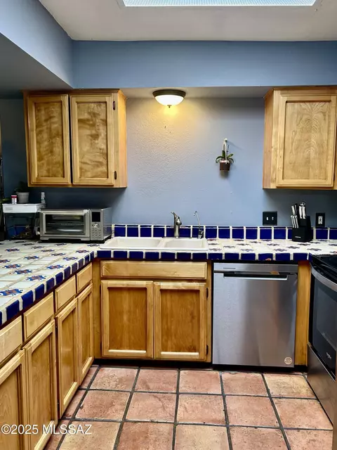 Kitchen - 277 E Root Way, Tucson, AZ 85705 photo 2 of 3