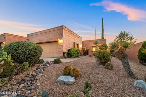 8443 N Breezewood Pl, Tucson, AZ 85704