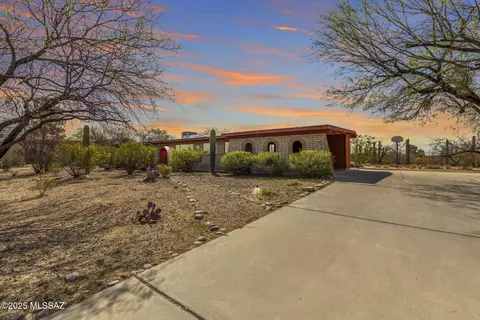 9190 E Shonto Ln, Tucson, AZ 85749