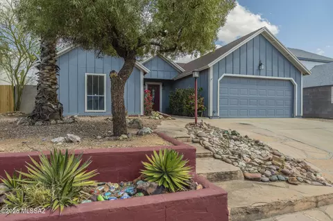 8770 N Holly Brook Ave, Tucson, AZ 85742