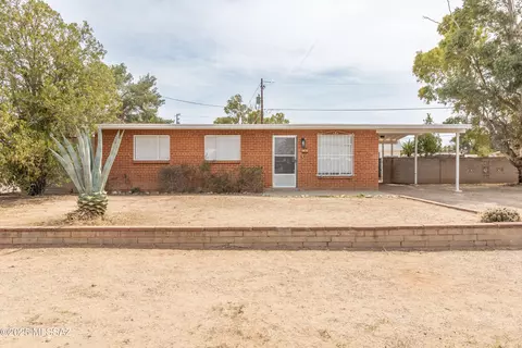 6450 E Calle Bellatrix, Tucson, AZ 85710