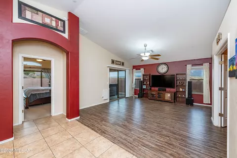 Entry Way - 61080 Halter Pl, Saddlebrooke, AZ 85739 photo 2 of 3