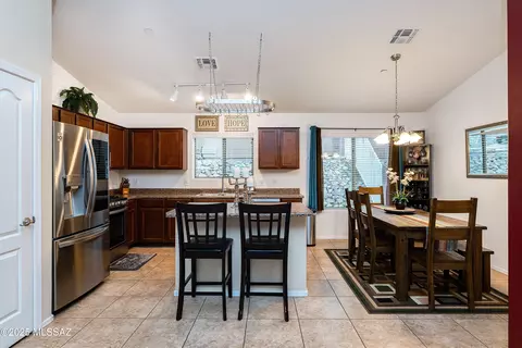 Kitchen - 61080 Halter Pl, Saddlebrooke, AZ 85739 photo 1 of 3