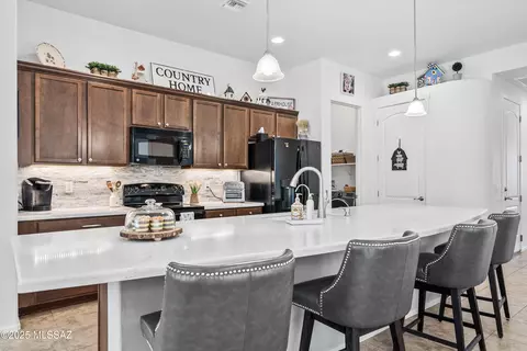 9561 E Ventaso Cir, Tucson, AZ 85715