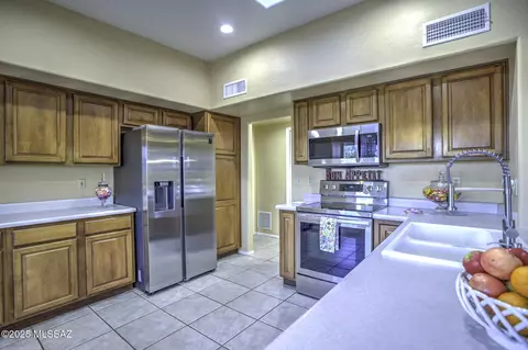 Kitchen - 3101 E Cardenas Dr, Vail, AZ 85641 photo 4 of 4