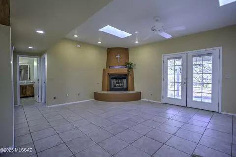 Living - 3101 E Cardenas Dr, Vail, AZ 85641 photo 1 of 2