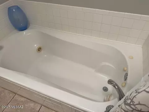 Bath - 3101 E Cardenas Dr, Vail, AZ 85641 photo 2 of 5