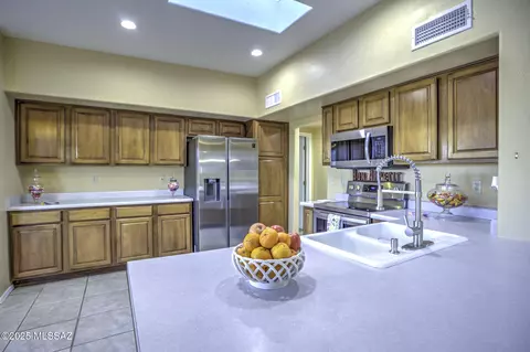 Kitchen - 3101 E Cardenas Dr, Vail, AZ 85641 photo 2 of 4