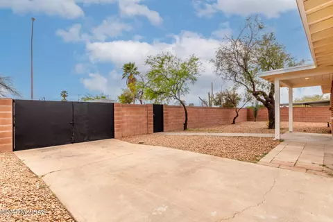 Exterior - 5249 E 23rd St, Tucson, AZ 85711 photo 4 of 9