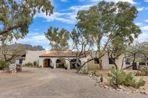 8201 E Big Horn Trl, Tucson, AZ 85750