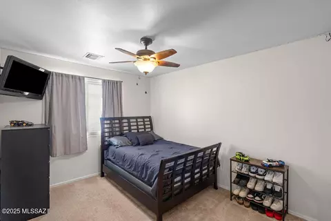 Bedroom - 10550 E Native Rose Trl, Tucson, AZ 85747 photo 4 of 4