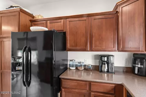 Kitchen - 10550 E Native Rose Trl, Tucson, AZ 85747 photo 5 of 5